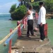 Jembatan di Pantai Balekambang rusak akibat terjangan gelombang. Foto: Perumda Jasa Yasa