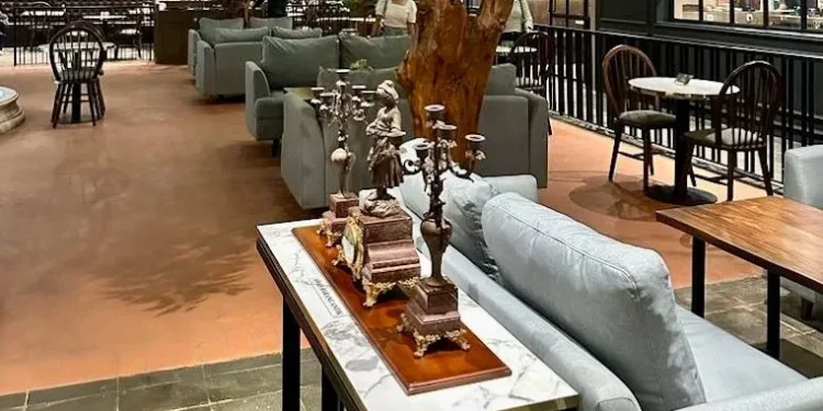 Rekomendasi cafe cantik Kota Malang yang cocok digunakan untuk buka bersama. Foto/Google Review The Grove/Erwin Darmowinoto