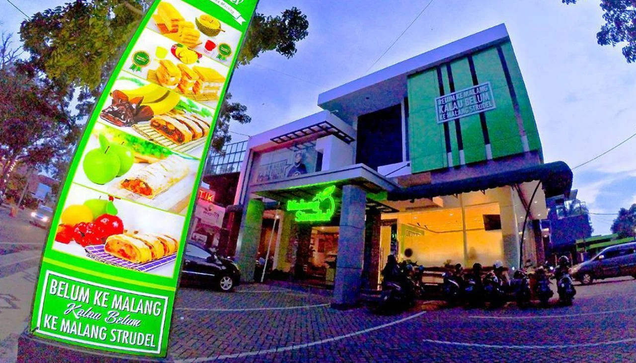 Tampak Depan Toko Malang Strudel. Foto: (Diyah Kiyut, maps.google.com)