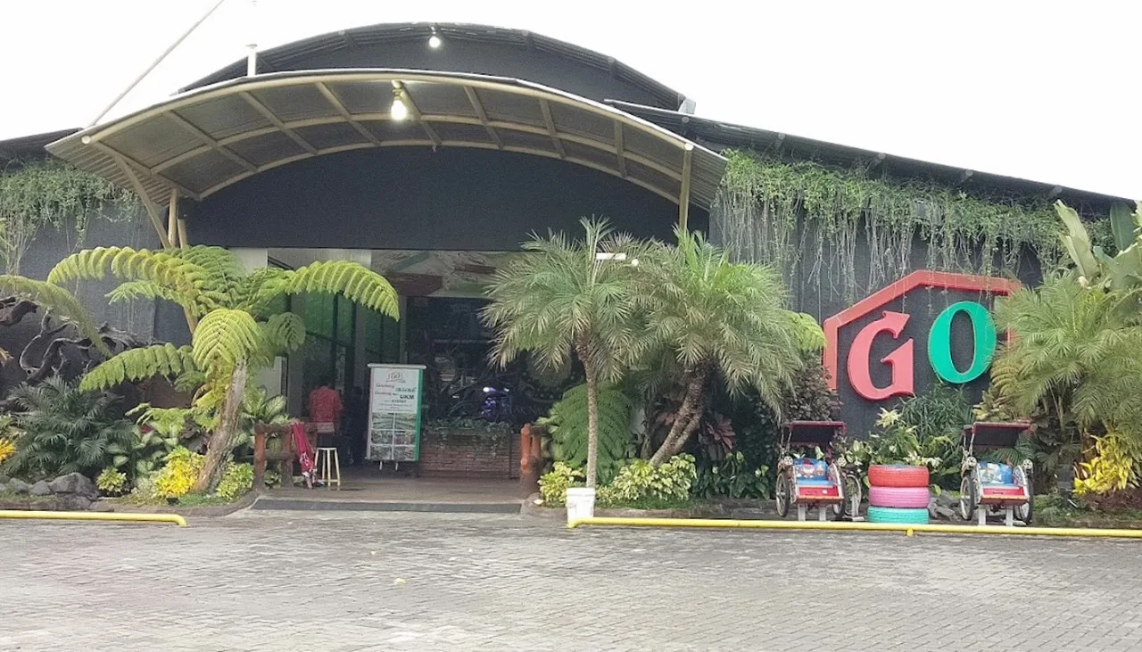 Tampak Depan Istana Oleh Oleh Brawijaya. Foto: (Brawijaya Istana Oleh Oleh, maps.google.com)