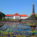Monumen Tugu Malang di depan Balai Kota Malang. (Sumber : Google/Good News From Indonesia)