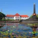 Monumen Tugu Malang di depan Balai Kota Malang. (Sumber : Google/Good News From Indonesia)