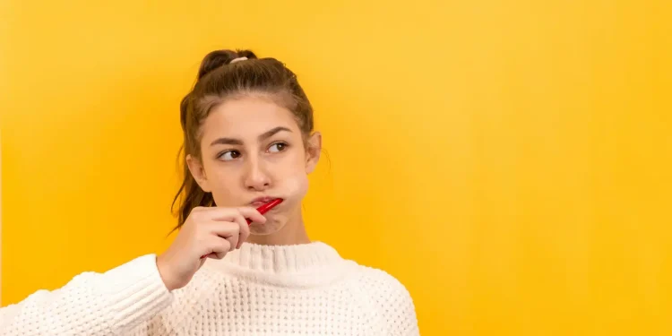 Ilustrasi. Bagaimana hukum sikat gigi saat puasa./Foto: Diana Polekhina (Unsplash)