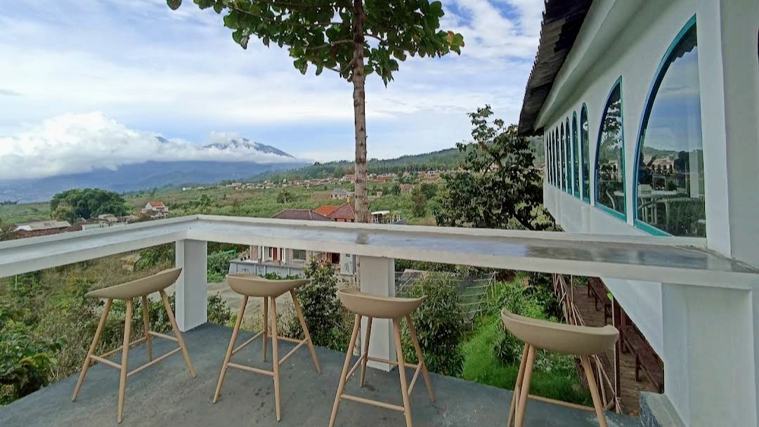 Spot view pegunungan di Padda Coffee. Foto: Instagram Padda Coffee