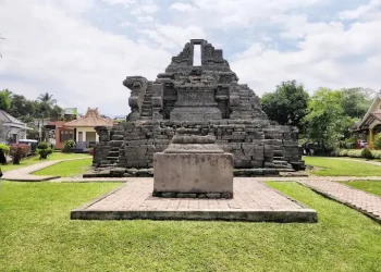candi jago
