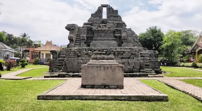 candi jago