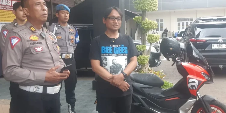 viral, Pengendara Motor merokok