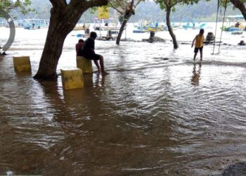 banjir rob terjang pantai selatan Malang