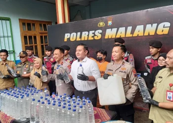 Penggerebekan Miras ilegal di Malang