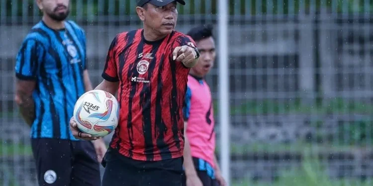 Pelatih Arema FC, Widodo Cahyono Putro, minta pemain lupakan hasil buruk dan fokus menatap laga berikutnya melawan Persebaya Surabaya /Foto: Instagram @aremafcofficial
