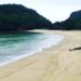 Pesona keindahan Pantai Clungup yang cocok sebagai destinasi wisata keluarga di Kabupaten Malang /Foto: Instagram @pantaimalang