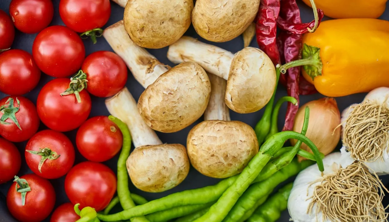 Foto sayuran yang mengandung serat. (Foto/Engin Akyurt, pexels.com)