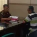 Tersangka mantan sekretaris Dispora Kabupaten Malang saat menjalani pemeriksaan di Kejaksaan Negeri Kabupaten Malang. Foto: Aisyah Nawangsari Putri