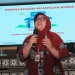 Fetri Andriani, S.E, analis Bagian Pengawasan Perilaku Pelaku Usaha Jasa Keuangan, Edukasi, Perlindungan Konsumen dan Layanan Manajemen Strategis OJK Malang saaat memberikan materi kepada pelaku UMKM di FEB UNISMA. Foto/Rubianto
