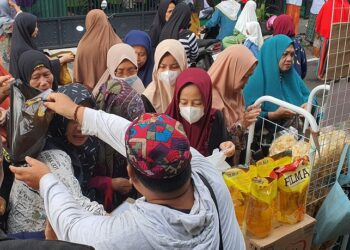 Operasi pasar murah di depan kantor PCNU Kota Malang. Foto/dok for TM