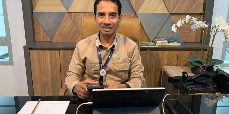 Deputi Bisnis Pegadaian Area Malang, Charles Samson, saat menjelaskan program umrah PT Pegadaian. Foto / dok
