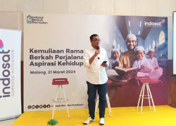 Head of Region East Java Indosat, Prio Sasongko saat memaparkan kesiapan pelayanan jaringan seluler jelang mudik lebaran 2024 di Malang, Jawa Timur. Foto: Azmy