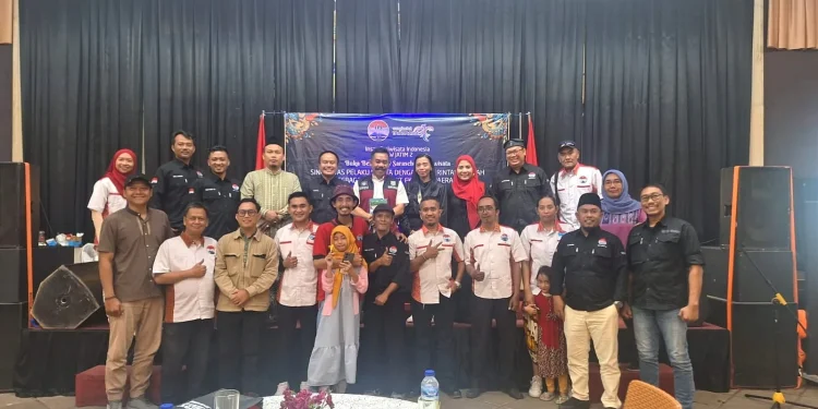 Sesi foto bersama anggota IPI Jatim II bersama jajaran Pemda dan pelaku wisata. Foto: Azmy