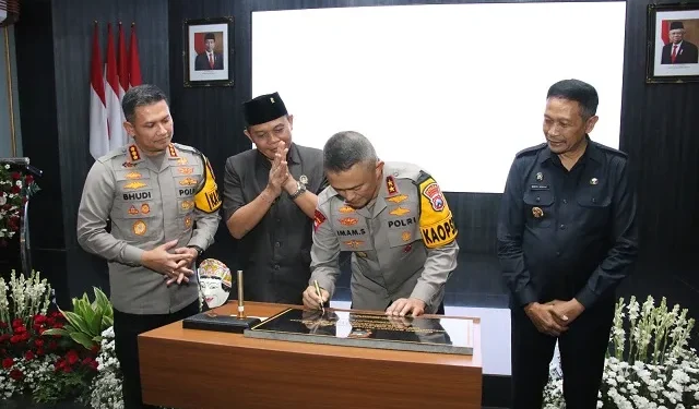 Kapolda Jatim, Irjen Imam Sugianto meresmikan 3 gedung operasional Polresta Malang Kota. (Foto/dok.)