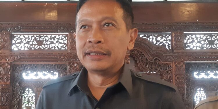 Pj Wali Kota Malang, Wahyu Hidayat, melarang ASN Kota Malang gunakan mobil dinas untuk keperluan Lebaran. (Foto/M Sholeh)