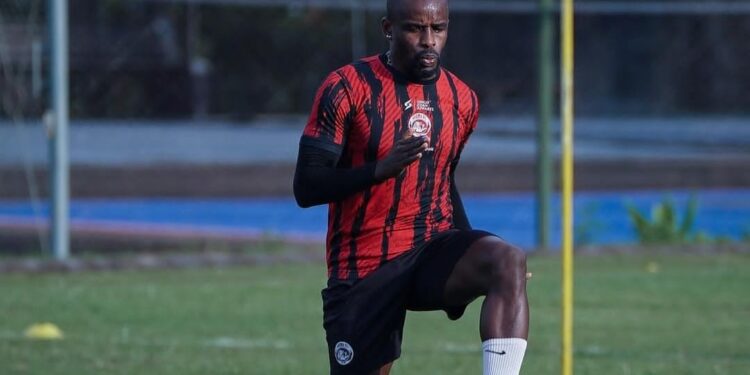 Pemain Arema FC, Greg Nwokolo curhat melawan rasa lelah di tengah misi menyelamatkan tim dari ancaman degradasi/Foto: Instagram @aremafcofficial