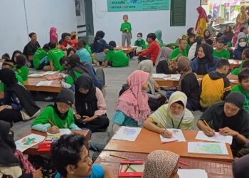 Baksos Fakultas Vokasi UMM dengan anak-anak penyandang disabilitas di Koramil 07/Pakisaji, Kabupaten Malang, Selasa (2/4/2024). Foto/Feni Yusnia