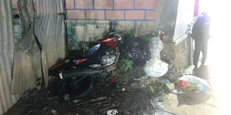 Kondisi motor pria di Kota Batu yang ringsek parah usai tabrak tembok warga di Kota Batu. Foto: Polres Batu