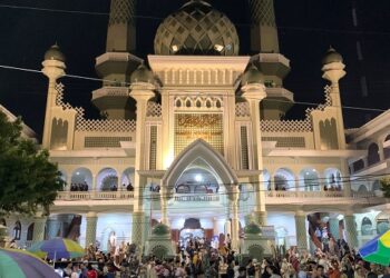 Suasana Masjid Jami’ Agung Kota Malang pasa Selasa malam (2/4). Foto-foto: Irham Thoriq
