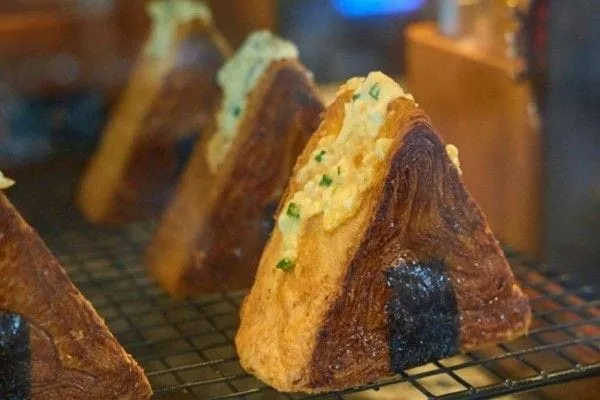 Cronigiri (Croissant Onigiri)Sumber: Pinterest