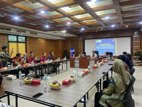 Suasana kunjungan kerja Direktur Jenderal Hak Asasi Manusia dan Pimpinan UPT Kemenkumham Jawa Timur ke PT Taspen Cabang Malang. Foto/dok for TM