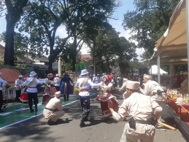Penampilan adegan pejuang bergerilya di era kolonial Belanda. (Foto/M Sholeh)