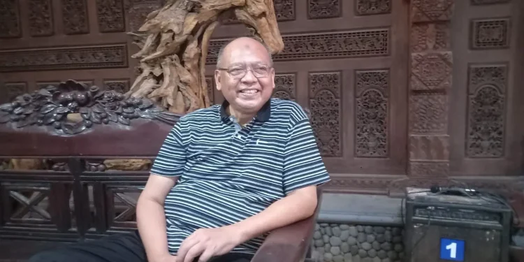 Mantan Bupati Malang, Rendra Kresna saat ditemui di rumahnya. Foto: Aisyah Nawangsari Putri