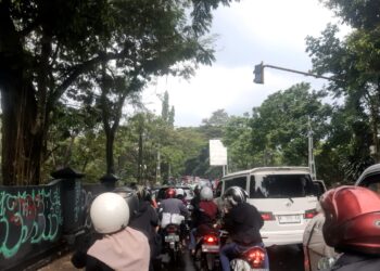 Salah satu titik potensi kemacetan arus lalu lintas di Kota Malang. (Foto/M Sholeh)