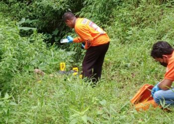 Petugas melakukan olah TKP di lokasi pembunuhan warga Sukun. Foto: istimewa