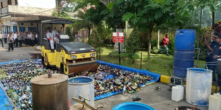 Polres malang musnahkan miras