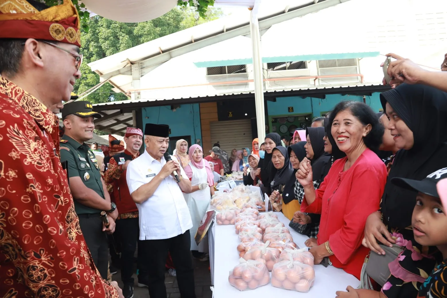 Bupati Malang pantau operasi pasar