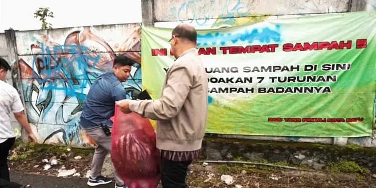 Buang sampah,Buang sampah di tepi jalan,Dipidana - Oknum Buang Sampah di Tepi Jalan Kota Batu Bandel, Perlu Dipidana?