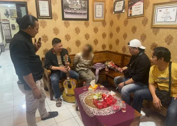 Viral pria pukul pemotor