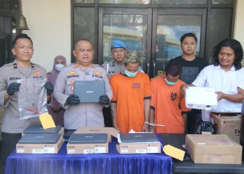 curi 5 laptop milik sekolah