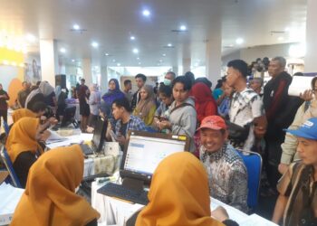Layanan e-ktp di salah satu mal di Kota Malang