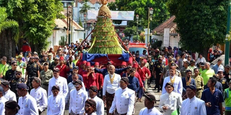 Tradisi Syawalan yang dilaksanakan masyarakat Indonesia setelah Hari Raya Idul Fitri /Foto: Instagram @kominfodiy