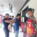 Petugas mengencarkan operasi pemeriksaan ruang tahanan jelang lebaran 2024. (Foto/dok. Lapas Kelas I Malang)