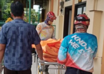 Jenazah korban saat dievakuasi ke RSSA Kota Malang. Foto: istimewa