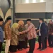 Jajaran yayasan, rektorat, fakultas hingga mitra mengikuti halal bihalal dengan saling bersalam-salaman. Foto / Feni Yusnia