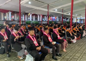 Antusias pesert wisuda STIE Malangkucecwara di rapat terbuka senat wisuda semester Gasal 2023/2024. Foto / Feni Yusnia
