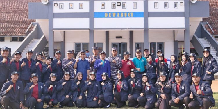 Mahasiswa PPG UM Prajabatan Gelombang 2 Tahun 2023 ikuti kegiatan Wawasan Kebangsaan dan Bela Negara di Lanal Malang/Foto: Dok.UM