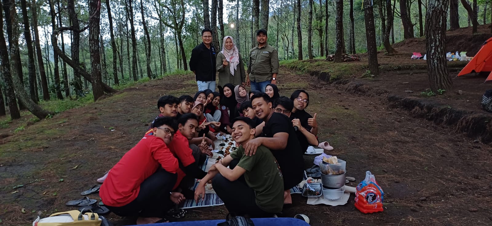 Mahasiswa Fakultas Vokasi UMM saat ngecamp di Kebun Rojo Camp, Dau, Kabupaten Malang. Foto/dok Vokasi UMM