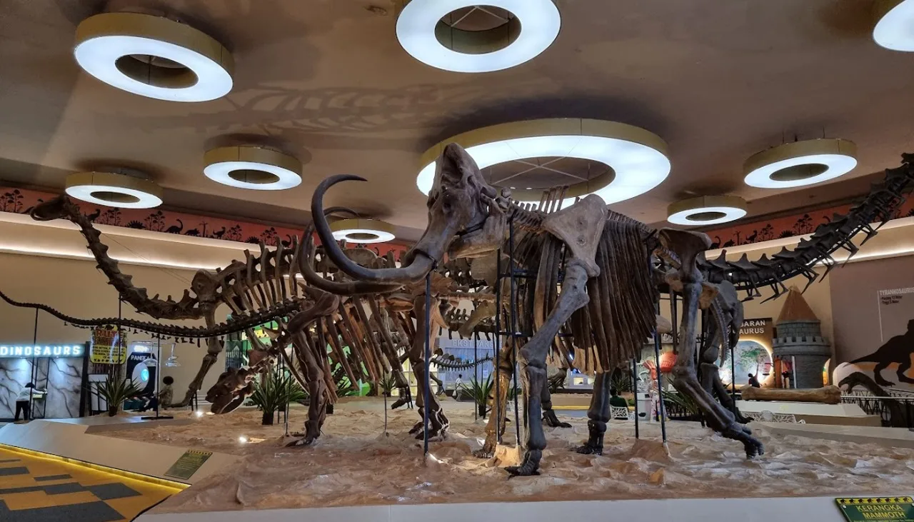Wahana dinosaurus di Jatim Park 3. (Foto/Handry Benard, google review)
