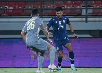 Arema FC bakal gunakan apparel lokal usai berpisah dengan SEA /Foto: Instagram @aremafcofficial