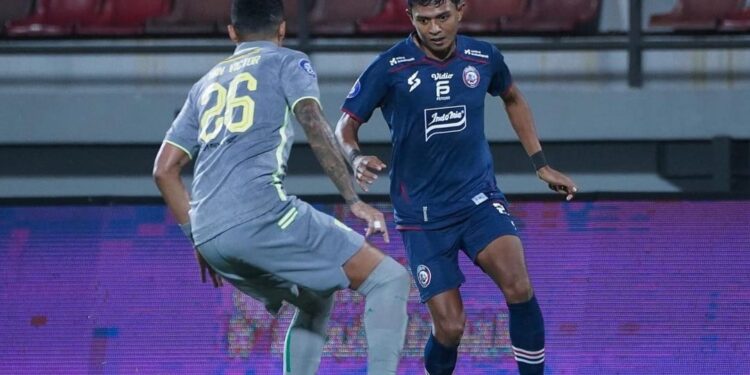 Arema FC bakal gunakan apparel lokal usai berpisah dengan SEA /Foto: Instagram @aremafcofficial